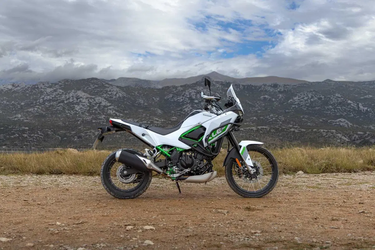 Kawasaki KLE500 2027: arriva la frizione centrifuga Smartride. La leva c'è ancora (ma fa tutto da sola) [GALLERY] (9)