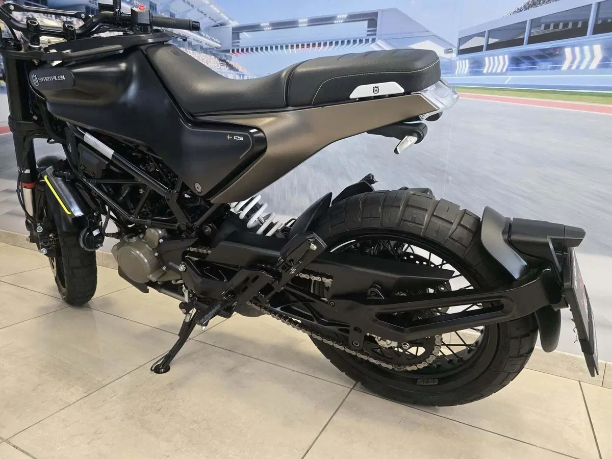 Husqvarna Svartpilen 125 (2021 - 23) (6)