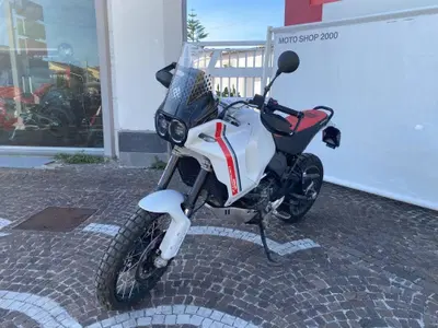 Ducati DesertX (2022 - 25) usata