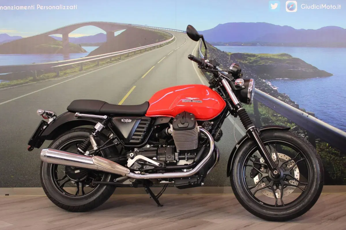 Moto Guzzi V7 Stone (2012 - 15) (5)