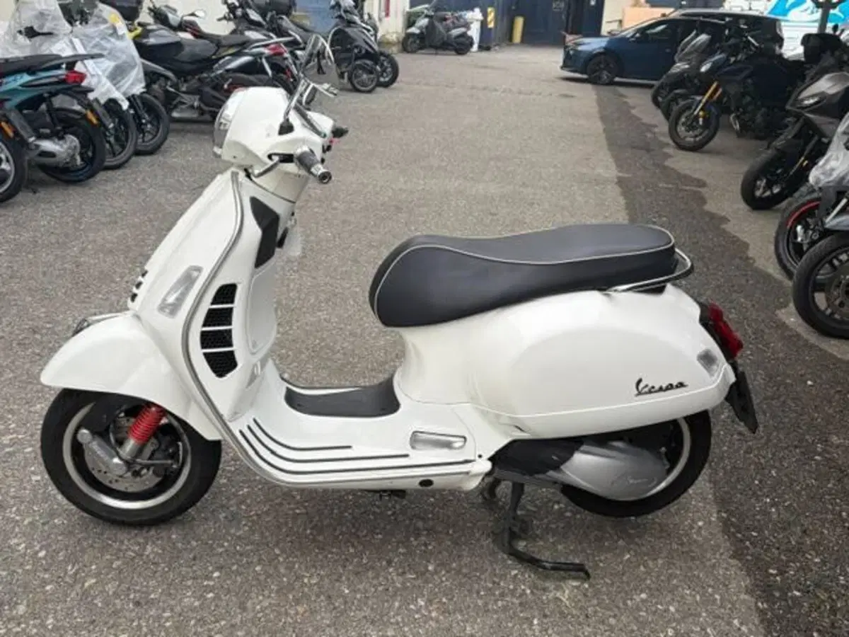 Vespa GTS 300 Super Hpe (2018 - 19) (3)