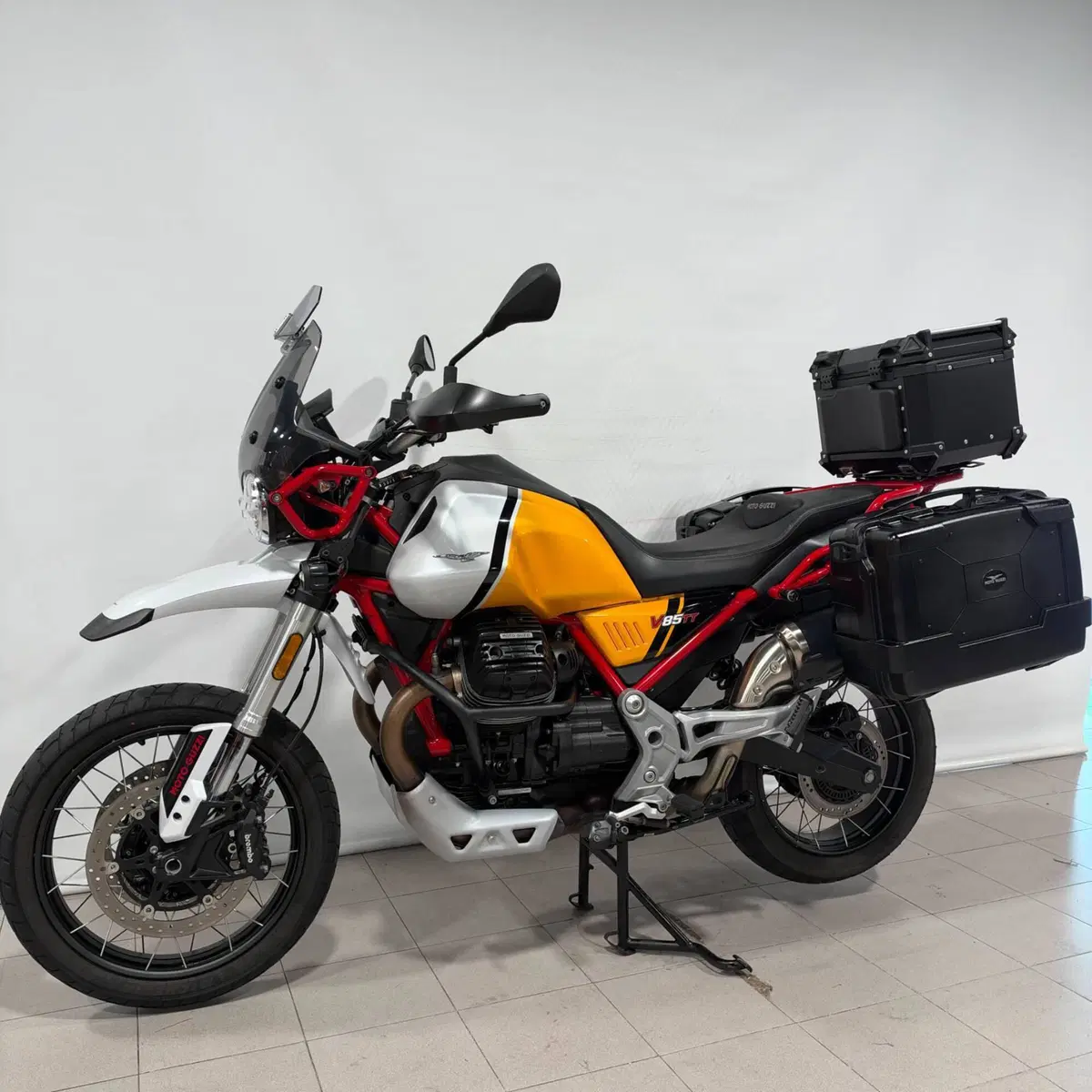 Moto Guzzi V85 TT (2021 - 23) (2)