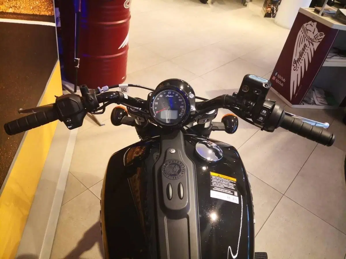 Indian Scout Sixty 999 Bobber (2025 - 26) (12)