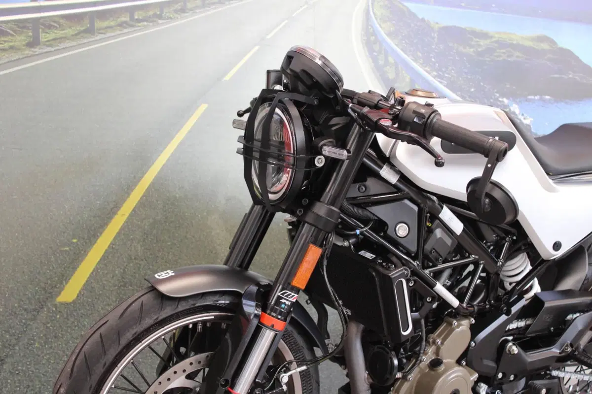 Husqvarna Vitpilen 401 (2021 - 23) (8)