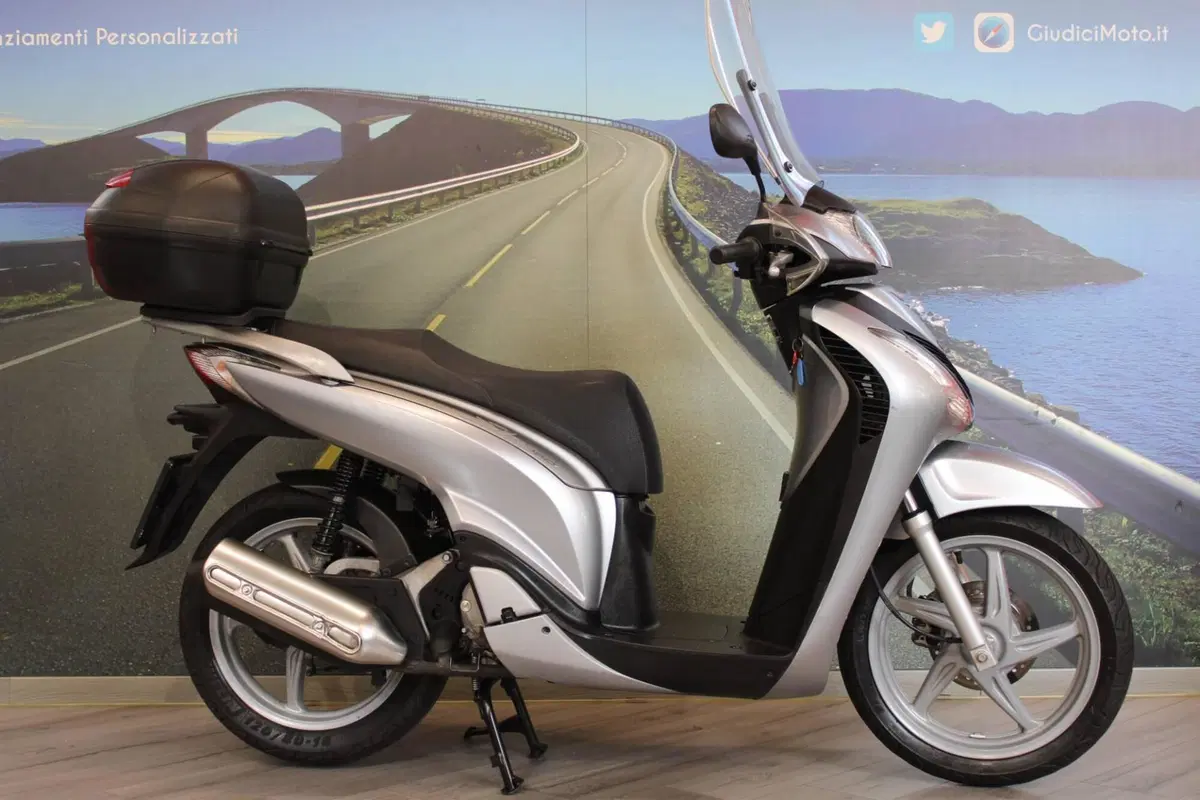 Honda SH 150i (2009 - 12) (5)