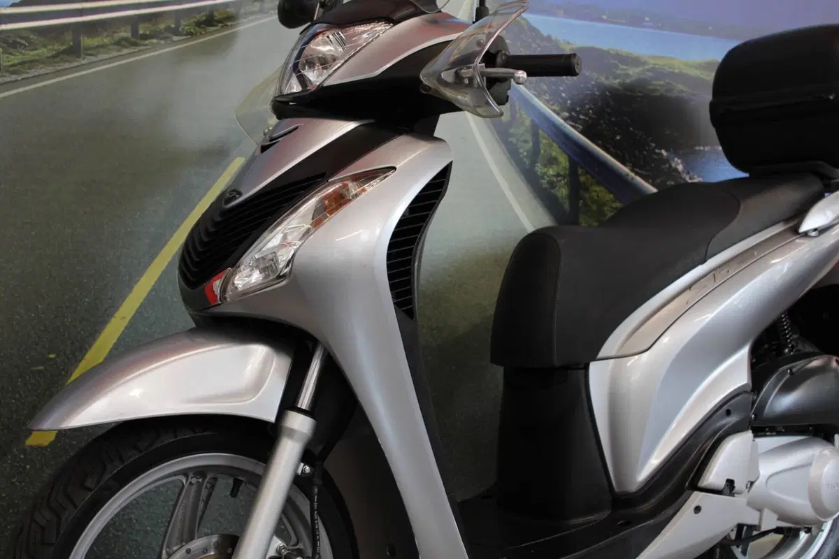 Honda SH 150i (2009 - 12) (8)