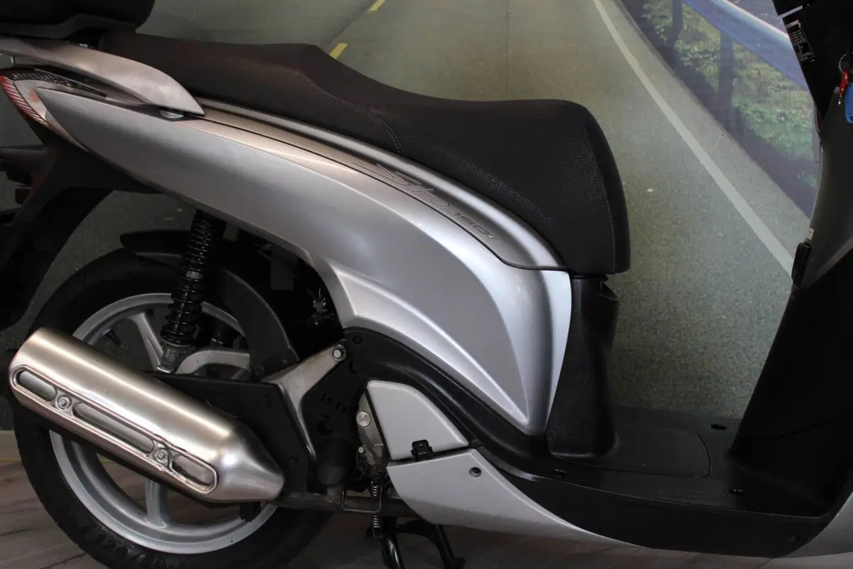 Honda SH 150i (2009 - 12) (14)