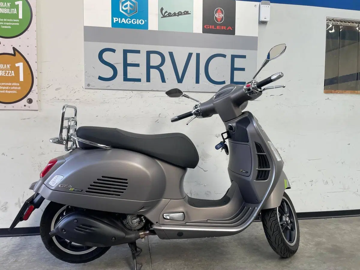 Vespa GTS 300 Super Tech (2023 - 24) (3)