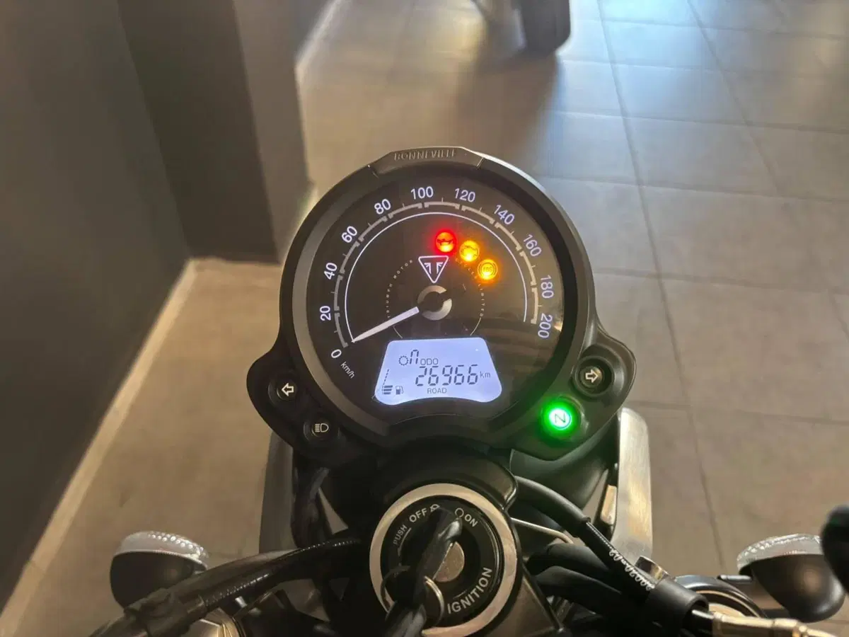 Triumph Speed Twin 900 (2023 - 24) (4)