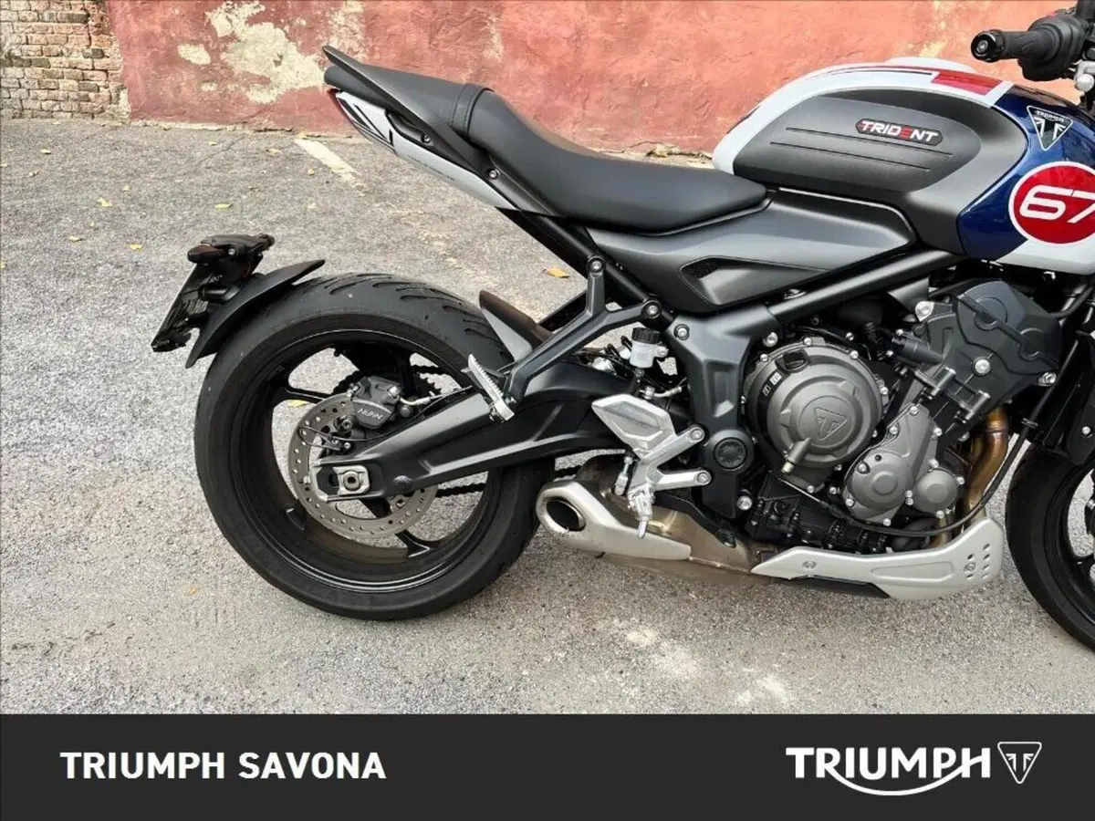 Triumph Trident 660 Triple Tribute Edition (2024) (11)
