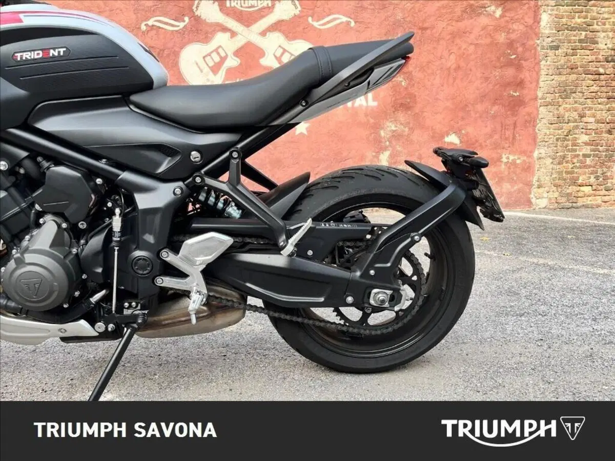 Triumph Trident 660 Triple Tribute Edition (2024) (8)