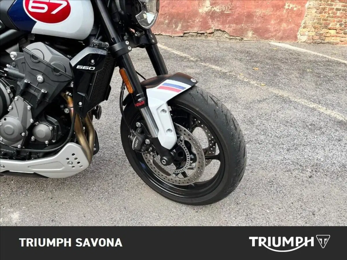 Triumph Trident 660 Triple Tribute Edition (2024) (12)
