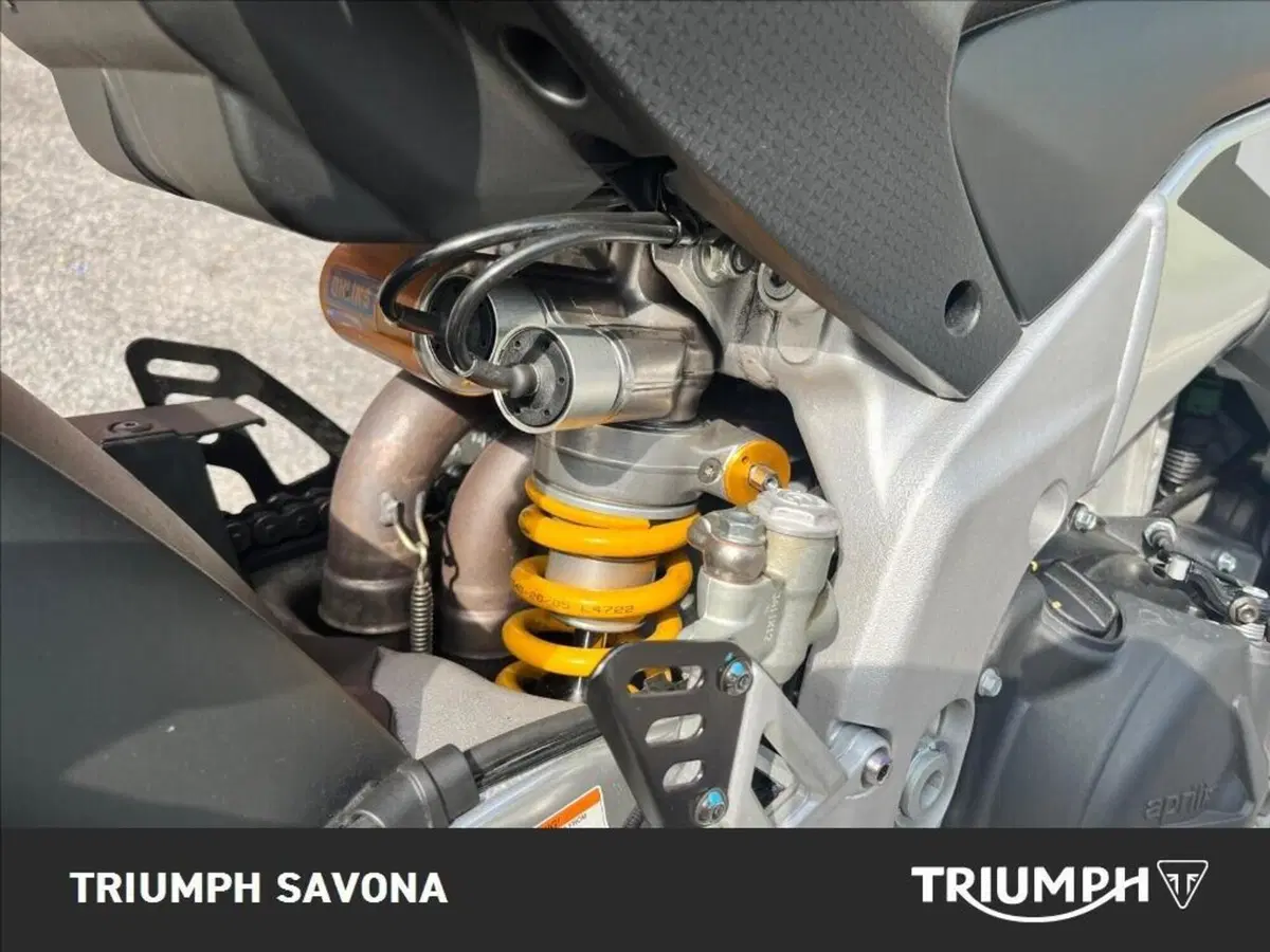Aprilia RSV4 1100 Factory (2021 - 24) (10)
