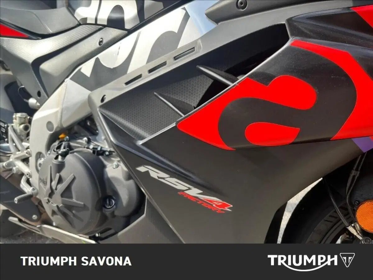 Aprilia RSV4 1100 Factory (2021 - 24) (15)