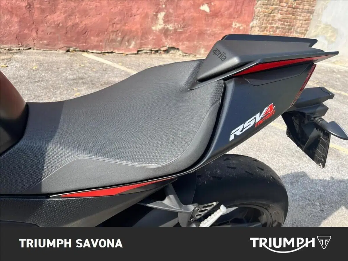 Aprilia RSV4 1100 Factory (2021 - 24) (4)