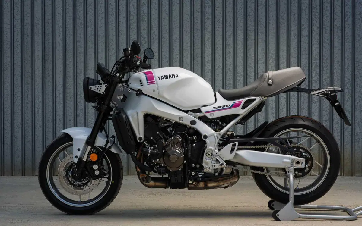 Yamaha XSR900 e GP 2027: operazione nostalgia con i colori che hanno fatto la storia! [GALLERY] (7)