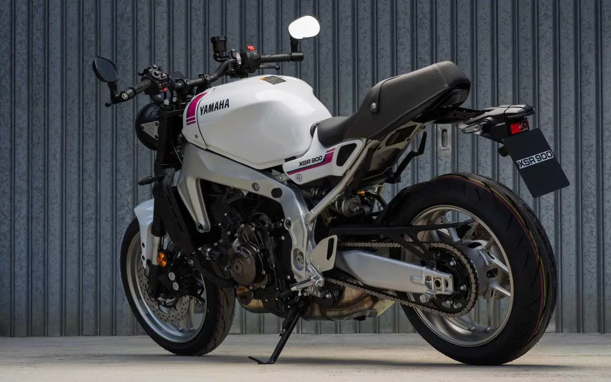 Yamaha XSR900 e GP 2027: operazione nostalgia con i colori che hanno fatto la storia! [GALLERY] (9)