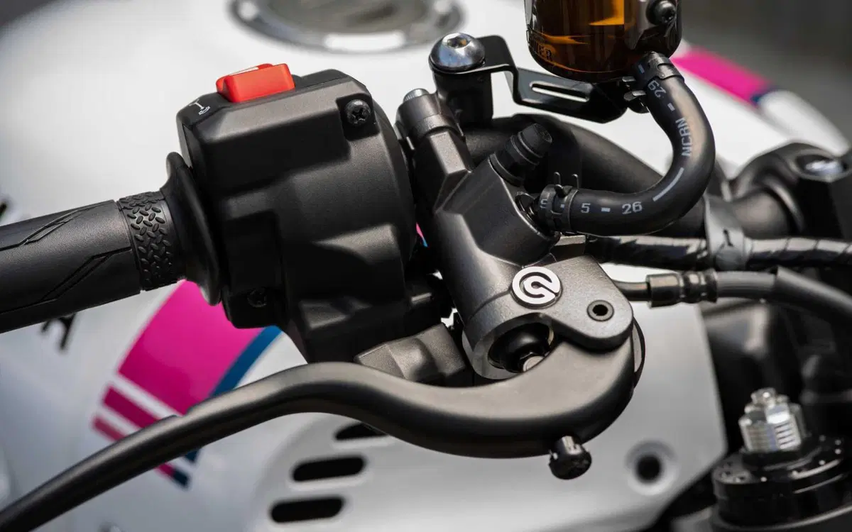 Yamaha XSR900 e GP 2027: operazione nostalgia con i colori che hanno fatto la storia! [GALLERY] (12)
