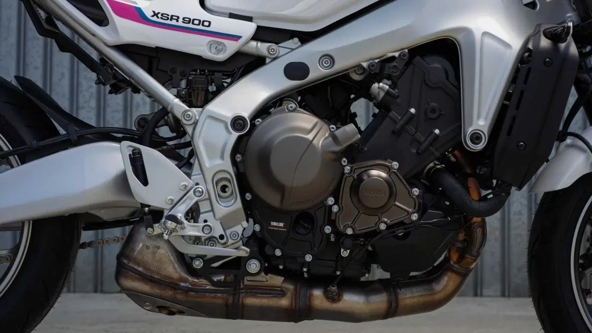 Yamaha XSR900 e GP 2027: operazione nostalgia con i colori che hanno fatto la storia! [GALLERY] (15)