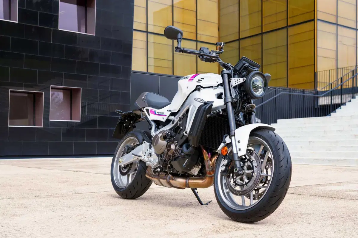 Yamaha XSR900 e GP 2027: operazione nostalgia con i colori che hanno fatto la storia! [GALLERY] (17)