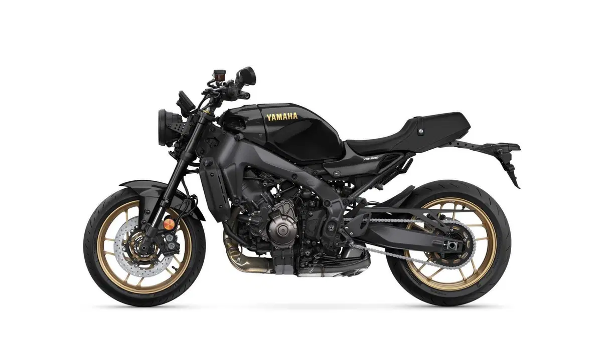 Yamaha XSR900 e GP 2027: operazione nostalgia con i colori che hanno fatto la storia! [GALLERY] (32)