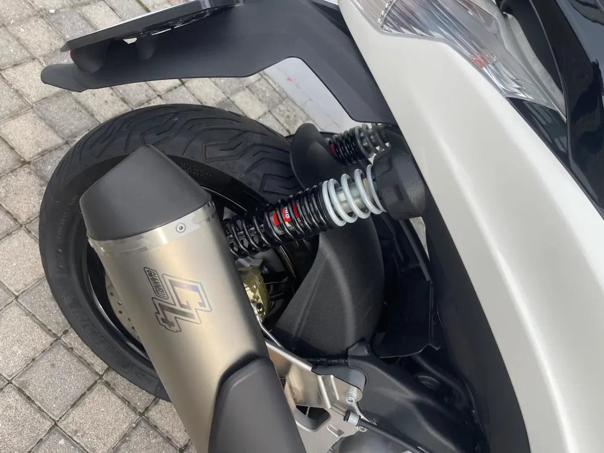 Piaggio Beverly 350 ABS (2016 - 20) (3)
