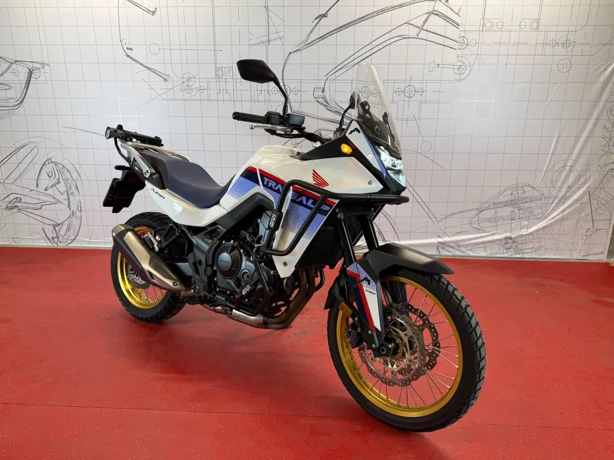 Honda Transalp XL750 (2025) (2)