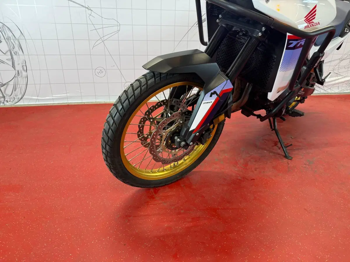 Honda Transalp XL750 (2025) (9)