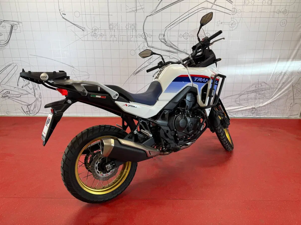 Honda Transalp XL750 (2025) (3)
