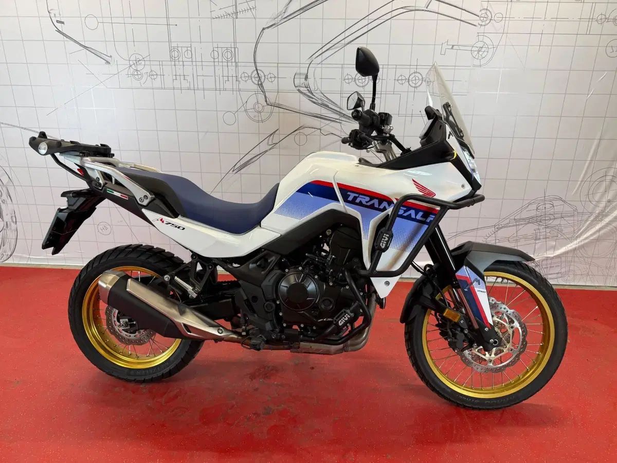 Honda Transalp XL750 (2025)