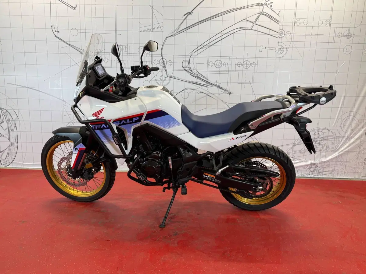 Honda Transalp XL750 (2025) (4)