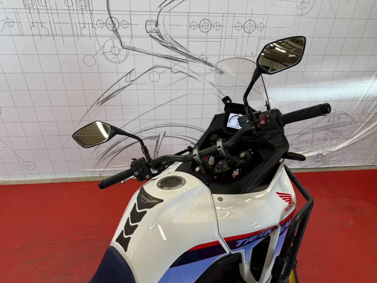 Honda Transalp XL750 (2025) (8)