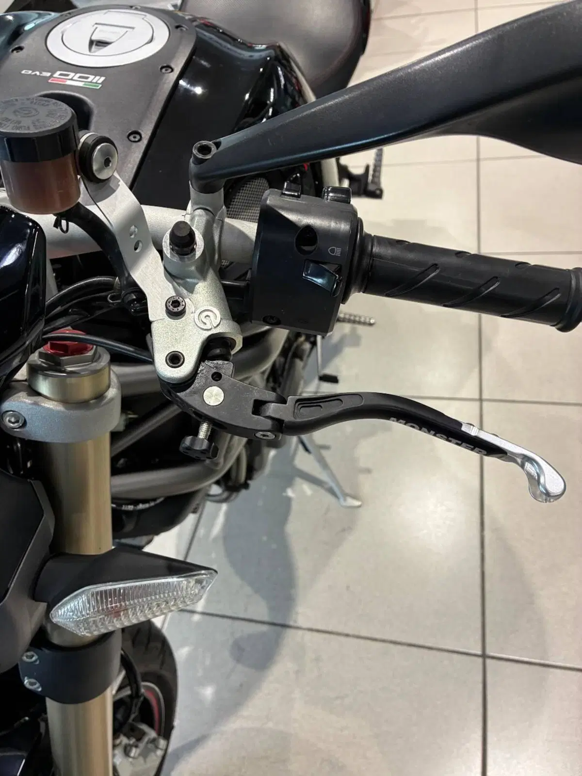 Ducati Monster 1100 Evo ABS (2011 - 13) (11)