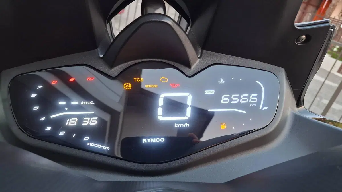 Kymco Xciting VS 400i (2023 - 26) (4)