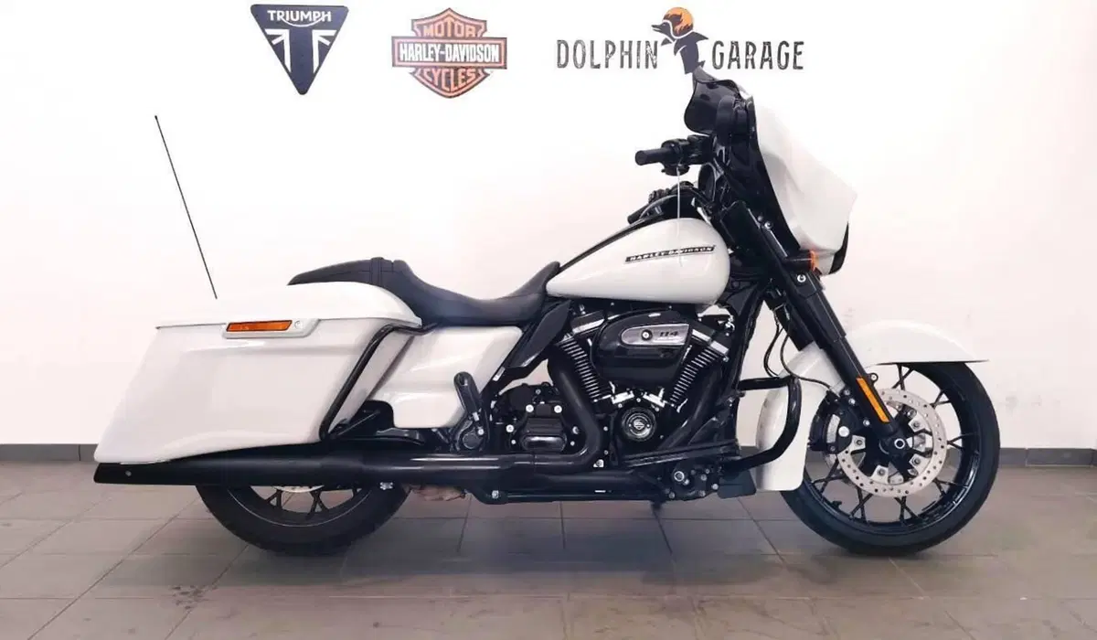 Harley-Davidson 114 Street Glide Special (2019 - 20) - FLHXS (2)