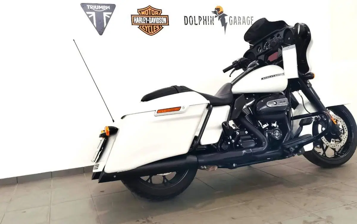 Harley-Davidson 114 Street Glide Special (2019 - 20) - FLHXS (3)