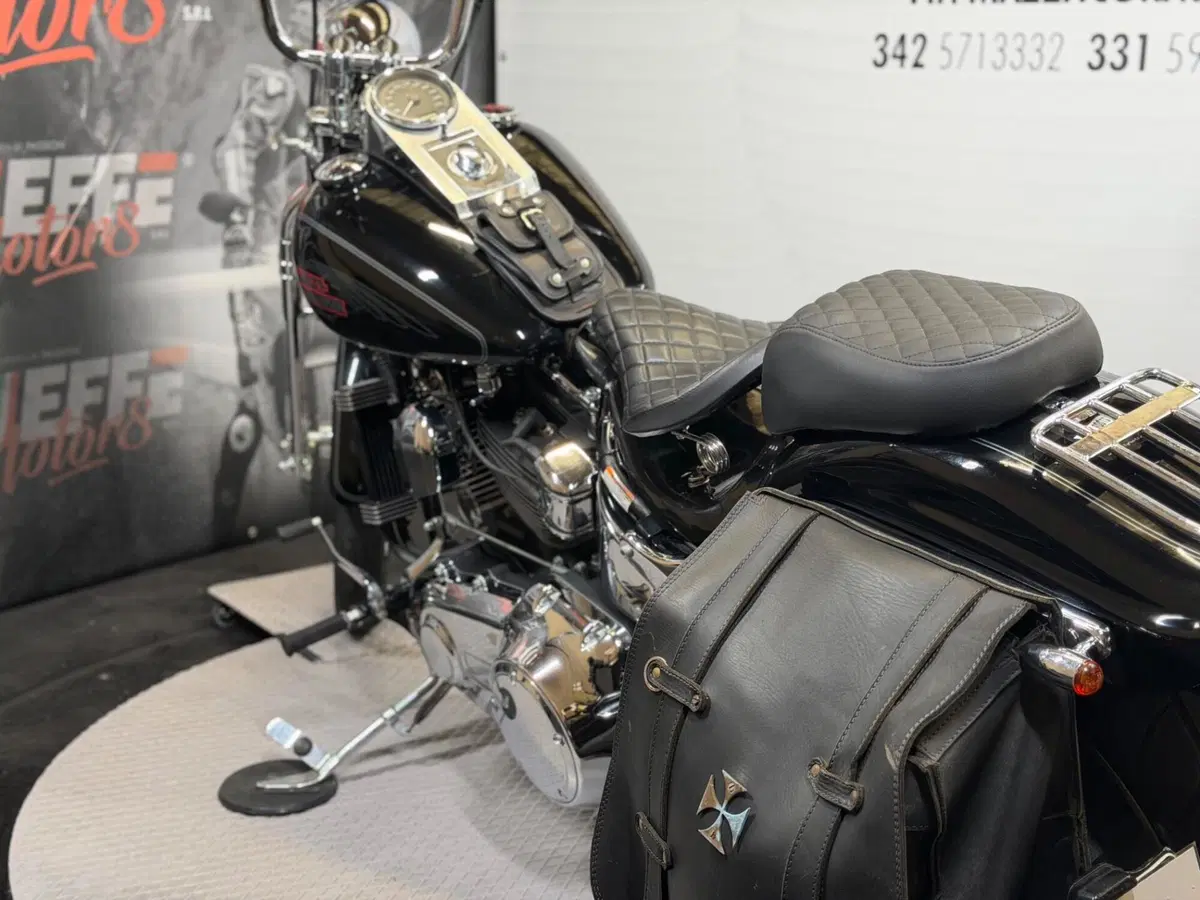 Harley-Davidson 1584 Custom (2008 - 09) - FXSTC (13)
