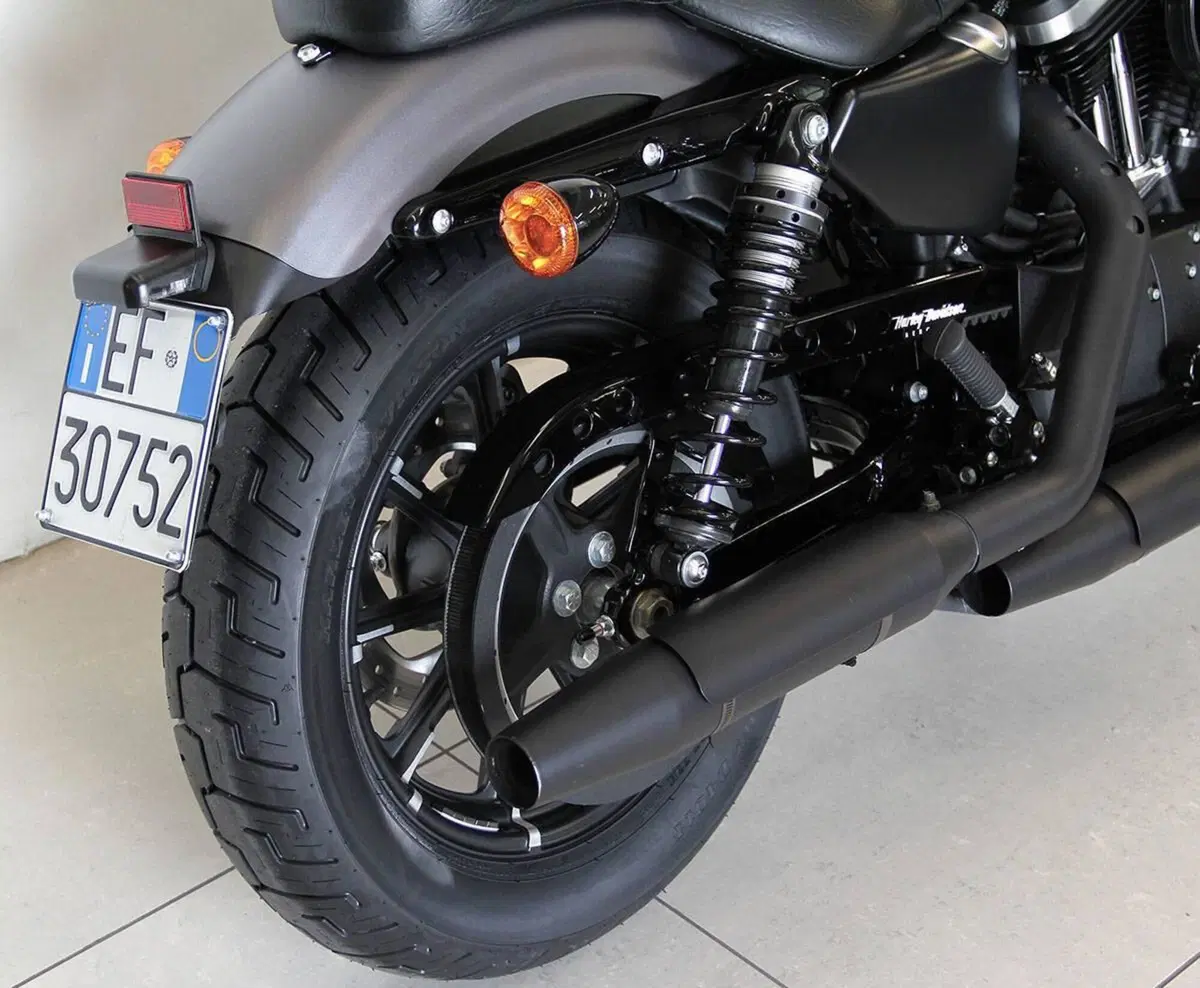 Harley-Davidson 883 Iron (2014 - 16) - XL 883N (3)