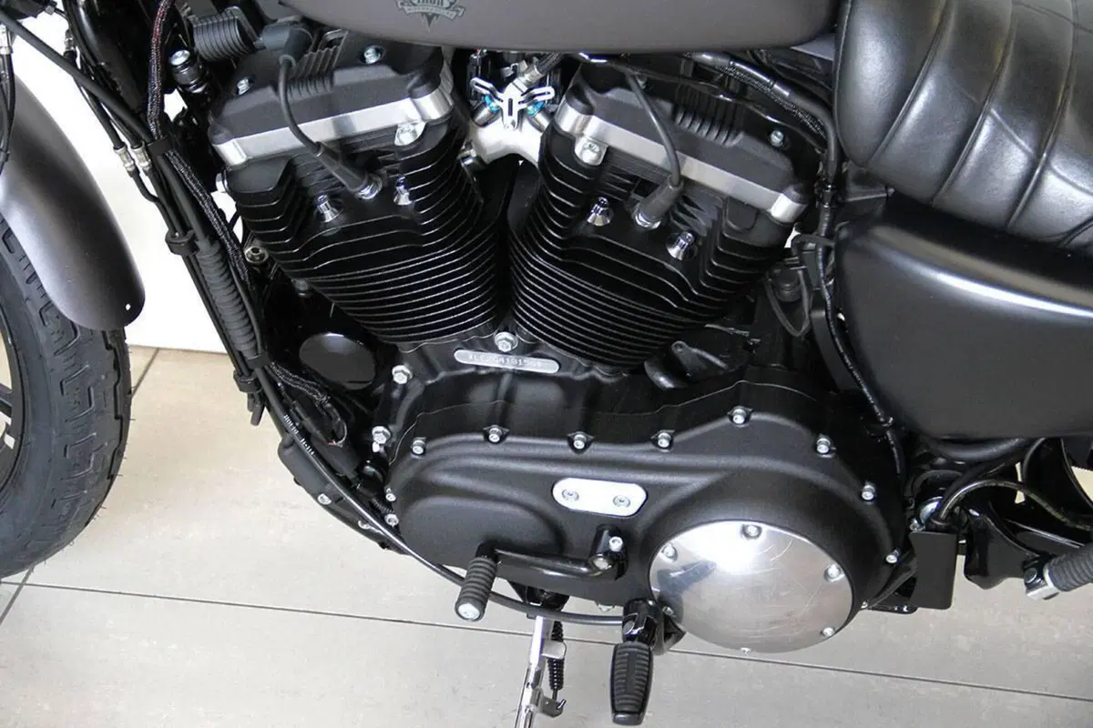 Harley-Davidson 883 Iron (2014 - 16) - XL 883N (12)