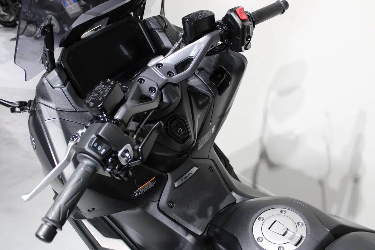 Yamaha T-Max 560 (2022 - 24) (5)