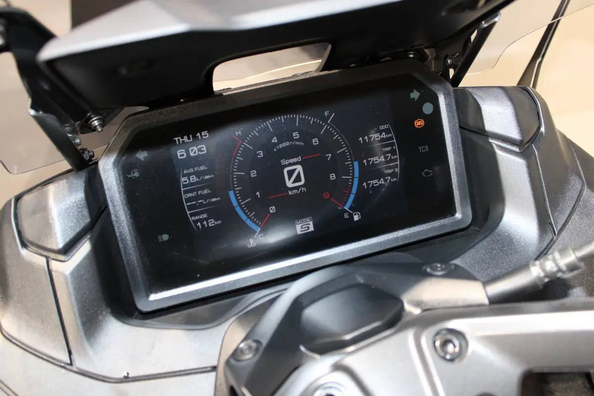 Yamaha T-Max 560 (2022 - 24) (6)