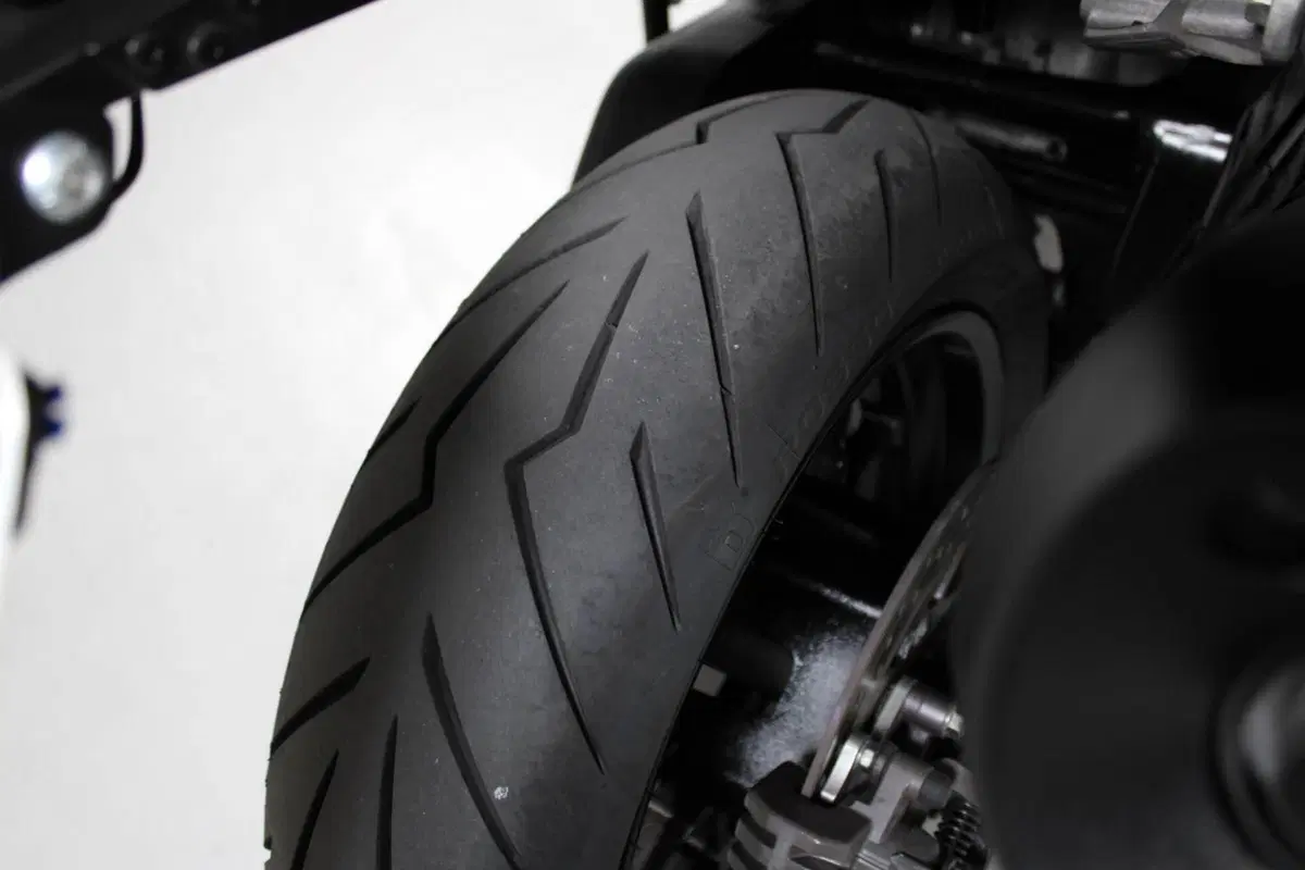 Yamaha T-Max 560 (2022 - 24) (8)