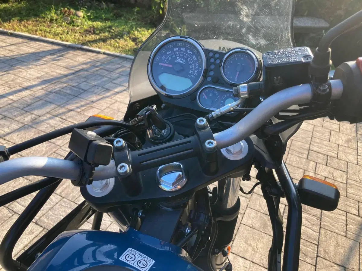 Royal Enfield Himalayan 411 (2021 - 24) (2)