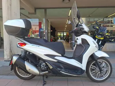 Piaggio Beverly 300 ABS-ASR (2021 - 25) usata