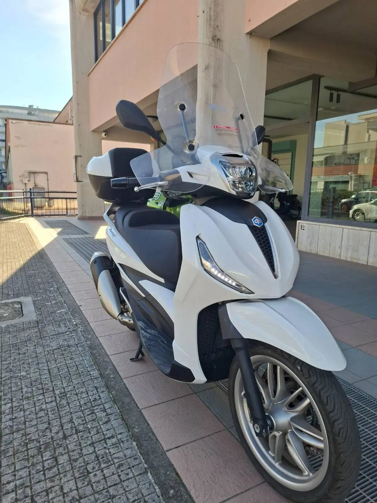 Piaggio Beverly 300 ABS-ASR (2021 - 25) (3)