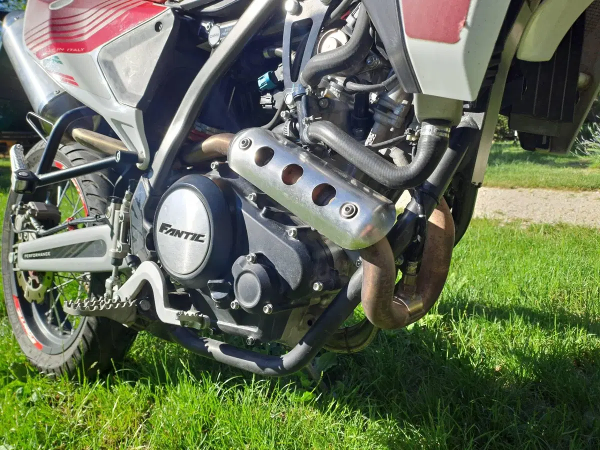 Fantic Motor XMF 125 Motard Performance 4T (2023 - 24) (3)