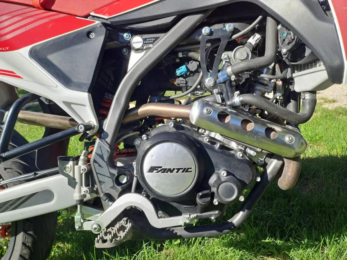 Fantic Motor XMF 125 Motard Performance 4T (2023 - 24) (4)