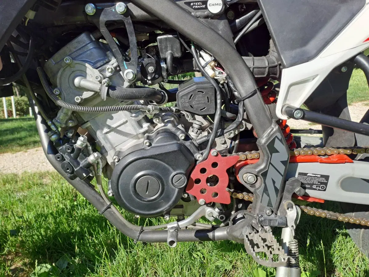 Fantic Motor XMF 125 Motard Performance 4T (2023 - 24) (6)