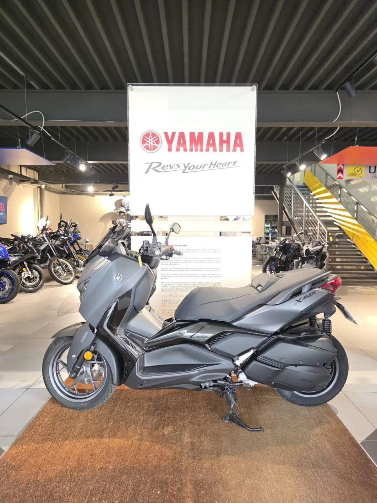 Yamaha X-Max 300 Tech Max (2025 - 26) (2)