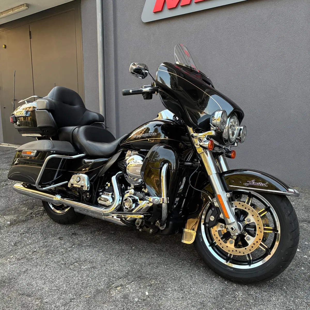 Harley-Davidson 1690 Electra Glide Ultra Limited (2016) - FLHTK (2)